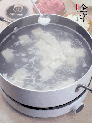 金字火腿上方120g切薄片。
