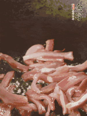 再放豌豆苗翻炒均勻。