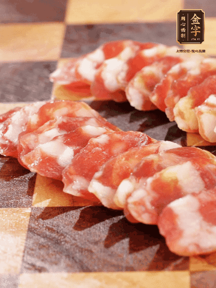 金字香腸切片，蘆筍去皮切丁