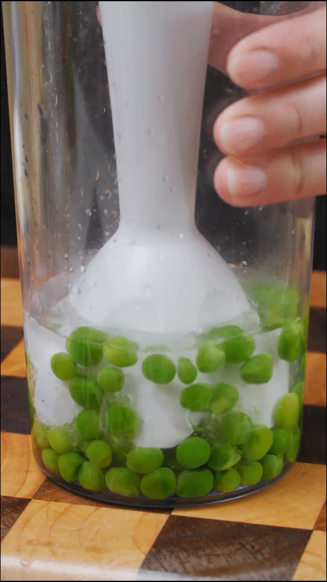 水開后放入玉米筍、豌豆斷生
