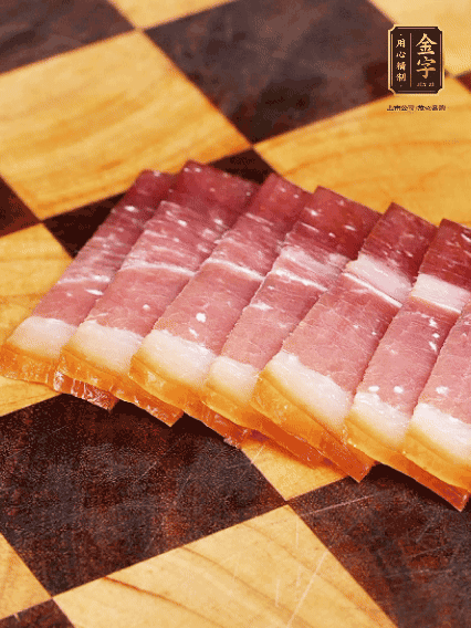 鮑魚處理干凈，金字火腿切片備用