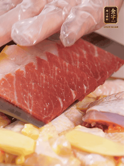 碼上金字火腿片，上鍋蒸足40分鐘