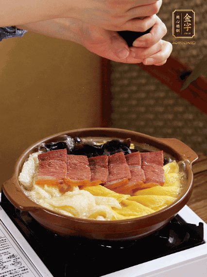 加水沒(méi)過(guò)食材，煮15-20分鐘