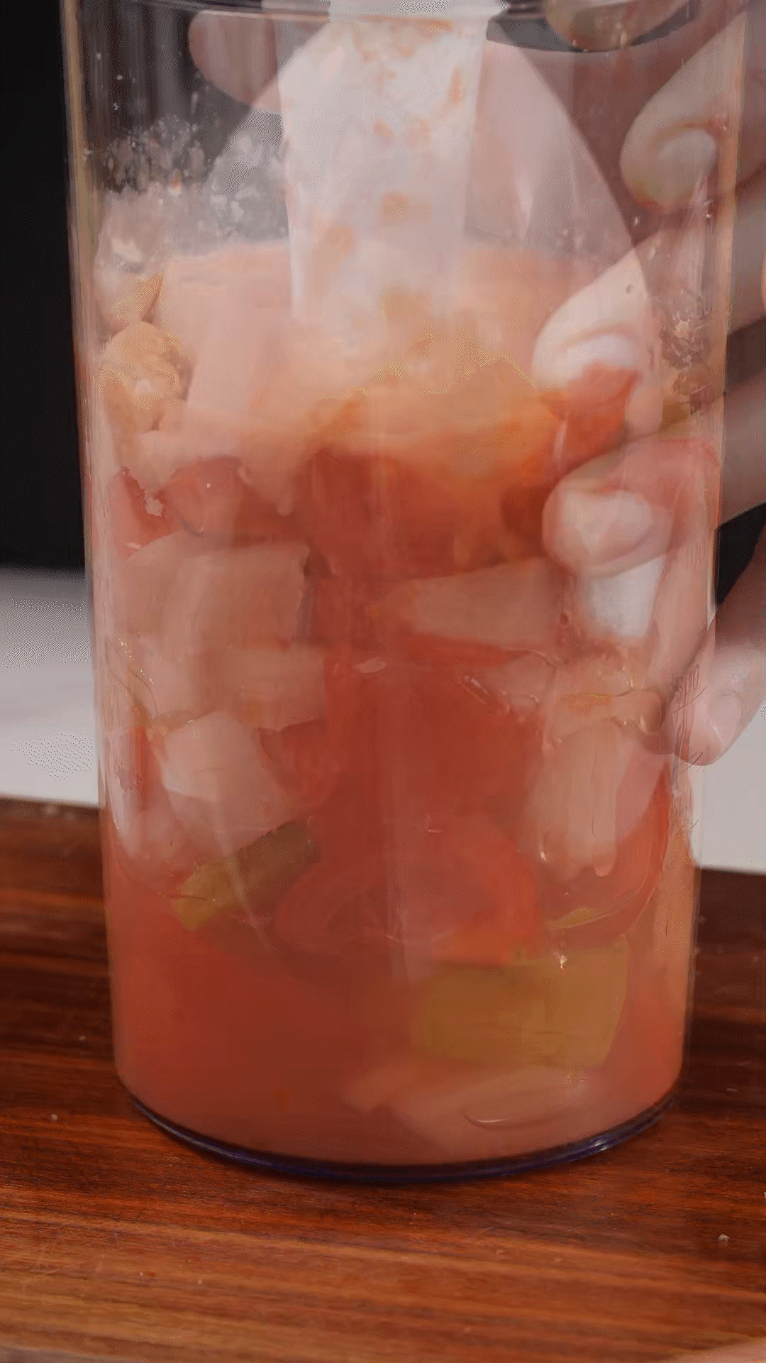 加入水、橄欖油、蘋果醋