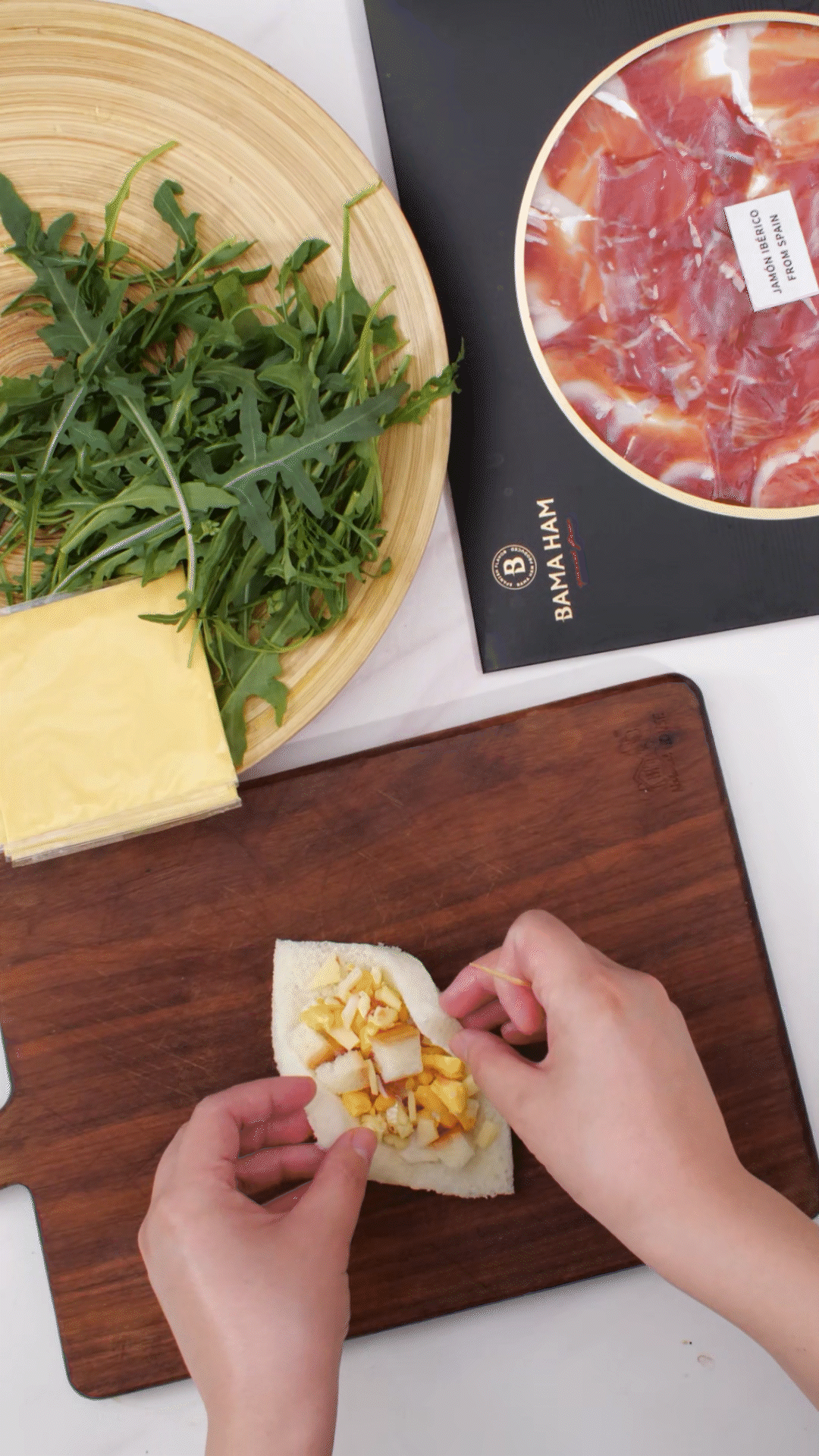 一片吐司，放一片芝士
