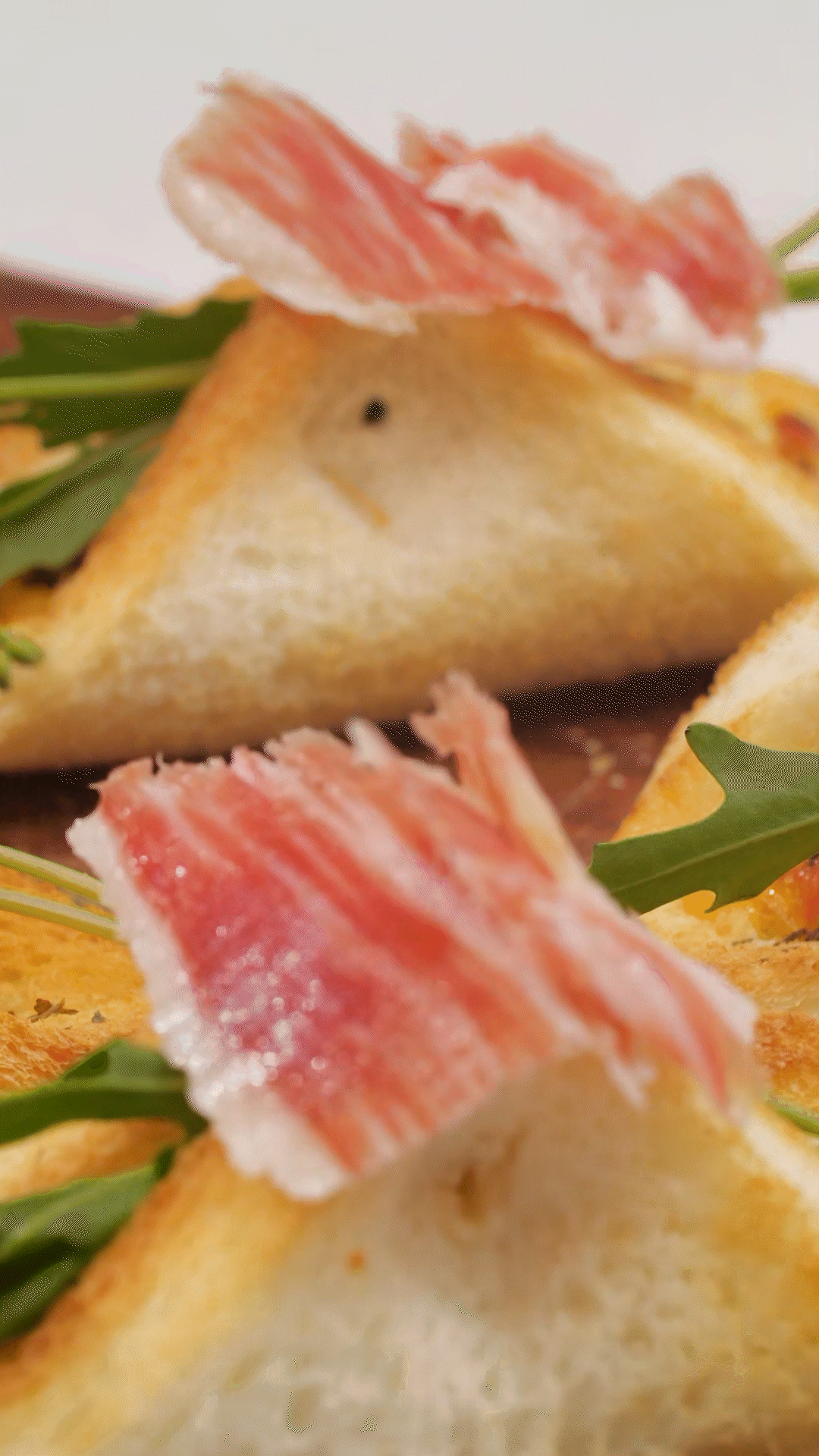 空氣炸鍋或烤箱180度5分鐘，撒歐芹碎
